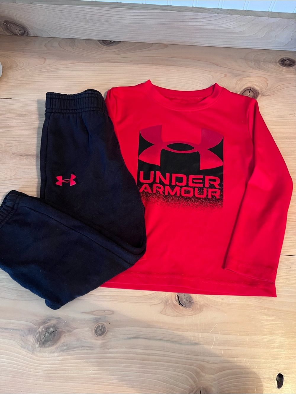 Under Armour Kids' Red Logo Long Sleeve set boys sz 4